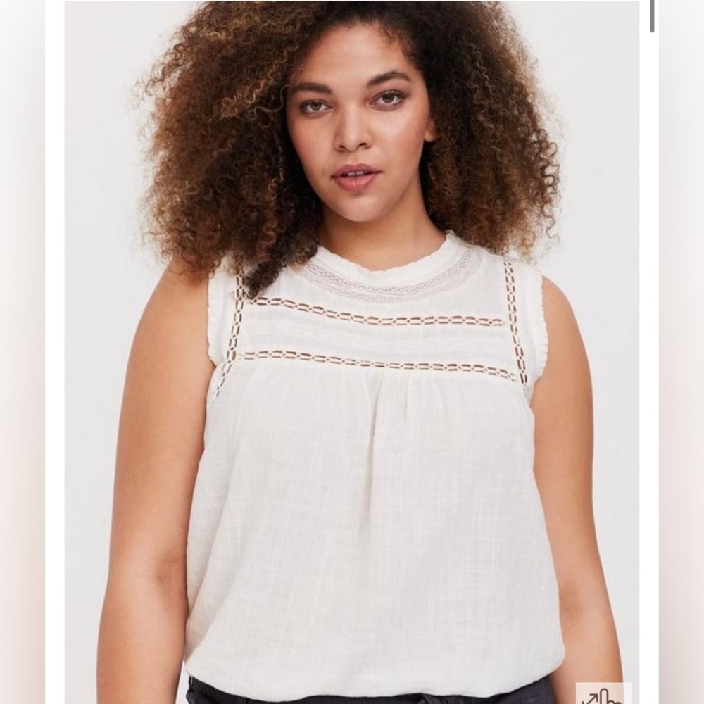 TEXTURED WOVEN LACE INSET TANK